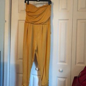 🌼NWOT Sleeveless Yellow Romper🌼